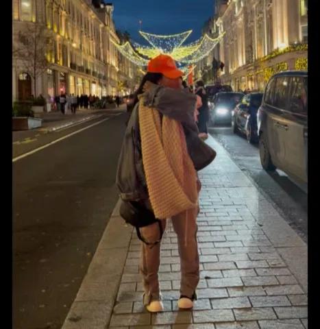 Post more they say.. 🫠 WELP… HERE!
1. Curious Blu… 📍London 
2. What’s up JESSI