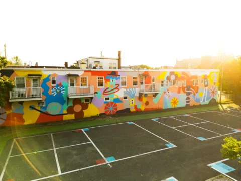 C’est la saison des murales 🥳 Probablement ma saison favorite de l’année !

Voi