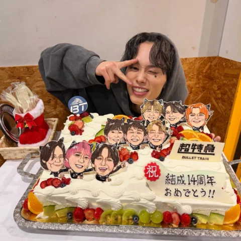 14周年おめでとうございます✨
⁡
⁡
LOVE
🚅💙💜💚❤️🤍🩷️🩶🤎️🩵🧡
#メリクリ 🌲