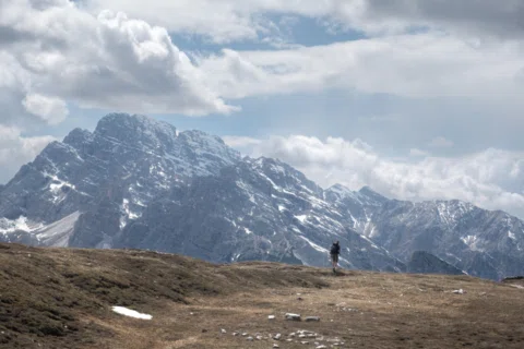 Todos apuntando la cámara hacia las Tre Cime, y yo me di vuelta para el otro lad