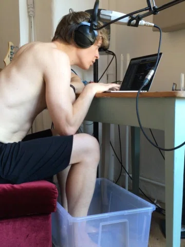es ist warm. und ich mach ja schon.

Passt auf euch auf 🫶🏻