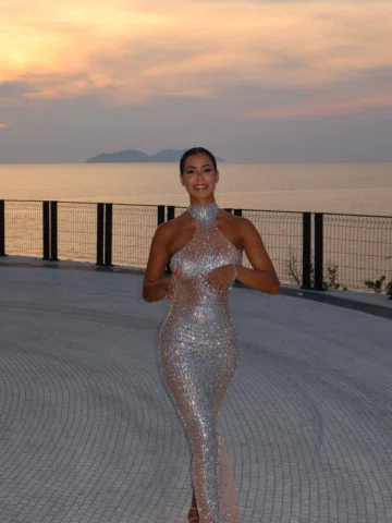 @marinabayresort_casino somewhere between the sky and sea 🇦🇱
Dress by @thestor