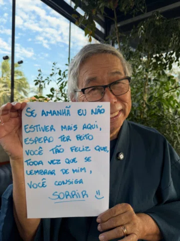 💙 Às vezes, o maior presente que alguém pode deixar na nossa vida não é uma lem