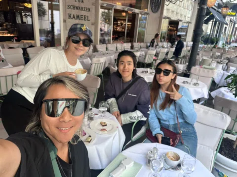 我們的班機突然改到維也納
還巧遇了孩子們的校長
@richardhuang 
請我們吃了好吃的午餐
快閃一天
我們可以回家了😍😍
外面再好玩
都還是會好想家