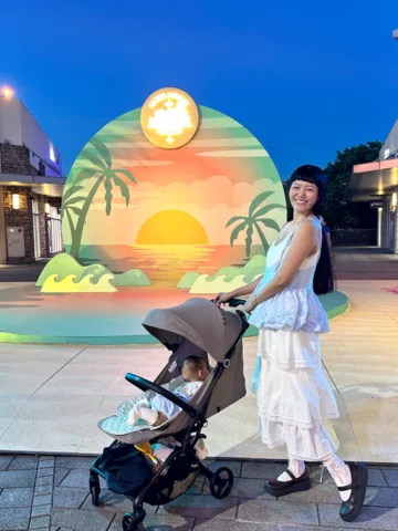 情人節，把老公跟嬰兒一起打包出門🤎👨‍👩‍👧

以前的情人節是兩個人的約會，
今年開始，多了一個最可愛的小情人🥹💕

從兩個人手牽手，
變成一個推車