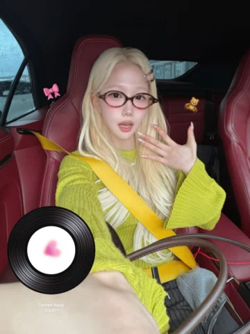 나 오늘 핀터 느낌 낭낭쓰 ~.~ ♥︎
•
내일 히어로 쿠션 첫 마켓이에요!!🎀
(두근) 3/27(금) 오후 10시에 봐요 (두근)