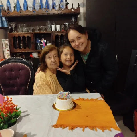 Mi mamita los cumplió muy feliz ,Dios gracias por un año más de vida para mi mam