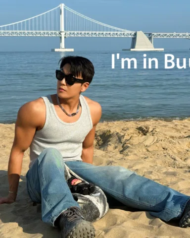 서울에서 지쳐서 떠나온
여기는 부산 I'm in buuuusaaaan!🌊🌊🌊

부산 오기 전에 태닝하고 왔는데
잘하고 온 것 같아 뿌듯 >