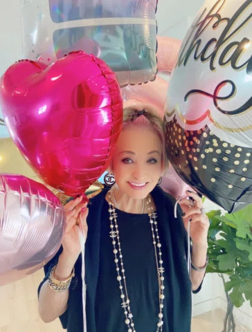 ママ💕
Happy Birthday 🎂🦄💝🌸🎈🥳 🎉🎉🎉❣️❣️
お誕生日おめでとう😃💕❣️❣️❣️

去年は、いつも元気な
ママが入