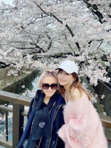 皆さんは、お花見に行かれましたか？🌸
今年はお天気が不安定だったけれど、ママを連れて
色々な場所に桜を見に行きました💕
ママは何十年も桜の時期に日本に帰って