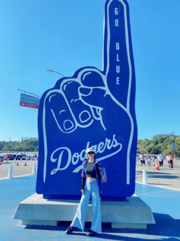 またドジャーススタジアム💙🤍
「ＢＴＳ」のＶ（ヴィ）が、始球式を務めるという情報❣️に、急いでチケットを購入。この日は入場時に｢ムーキーベッツ｣優勝リングが