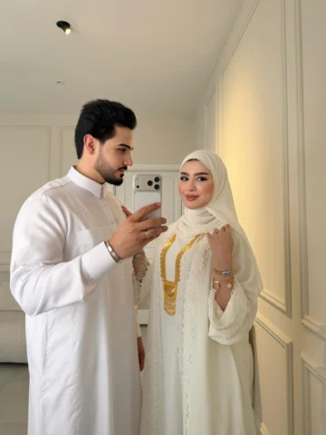 عيدكم مبارك؛~🦢🌻