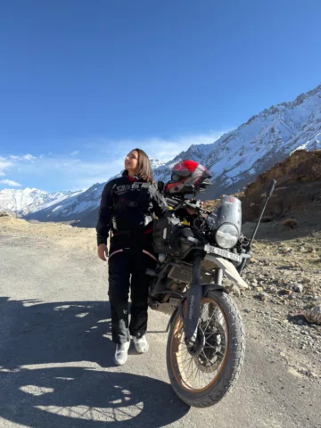 Somewhere on the roads to Kaza,
I randomly stopped for “2 minutes”… and ended up