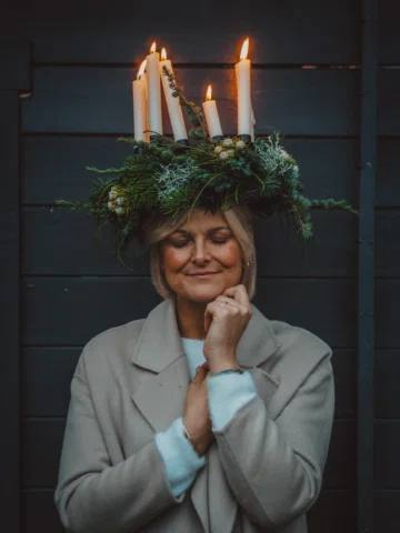 Wenn der Winter in Schweden am dunkelsten ist, wird das Licht gefeiert. 🕯️🤍
Am