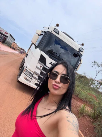 🤍🏄‍♀️ bora busca mais uma 🫰🏻
#caminhao #mulher #chofer #insta