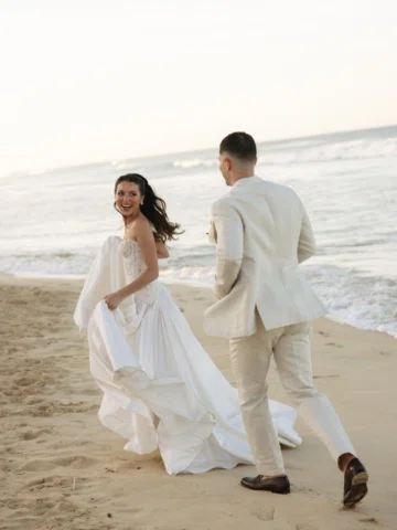 race you to the water🌊
•
•
Bride, wedding dress, destination wedding, beach wed