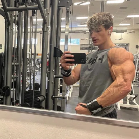 Do I get back to this size 👀 

#fitness #gym #fitness #inspiration #aesthetic #
