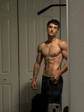 Lurking in the shadows 👥

#fitness #gymmotivation #gym #shredded