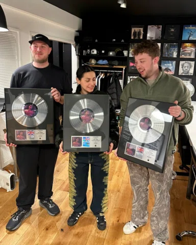 Well then…Phoneline has gone silver in the UK 🎉

Massive thanks to all of you f