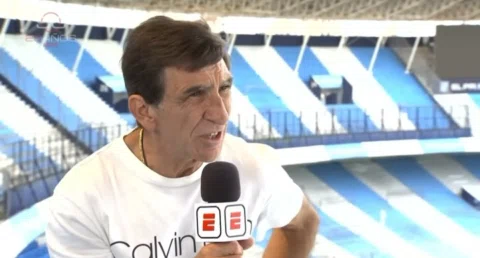 Gustavo Adolfo Costas dejó de ser el técnico de #Racing. 

Mañana se presentará 
