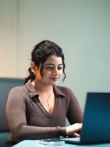 Been Corporate-ing since a while now ! 😂♥️🧿 
Picture by @photography_by_chandu
