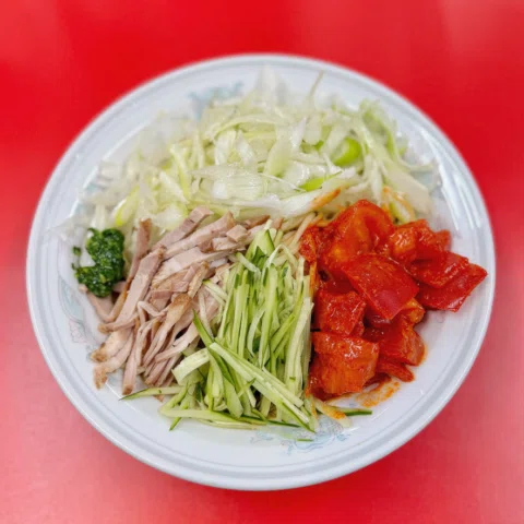 麻布チャーシュー軒でランチ☀️
⁡
暑い日は「冷やし系ランチ」を積極的に食べに🎐
この日は夏限定の『台湾涼麺』を食べに🥢
⁡
焼豚・葱・胡瓜・モロヘイヤ・ト