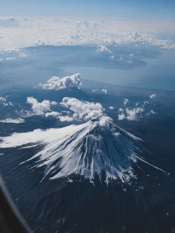 If you want to capture Mount Fuji from the sky, seat choice matters the most.
Wh