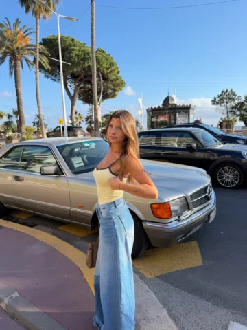 outfit in cannes always with yellow touch & beautiful @jonak shoes ⭐️🍋

#cannes