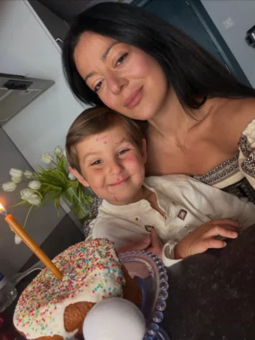 З Великоднем, наші любі❤️ Нехай Господь береже вашу родину та нашу Україну❤️🇺🇦