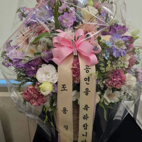 조용필형님 의 축하화환으로 응원제대로 받고
오늘공연 함 뿌셔보겠습니다!ㅎ
형님!  감사해요!^^
#조용필#신승훈#리미티드에디션#별의순간