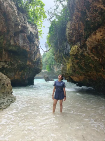 Lost in a limestone dream. ✨ Watching the blue waters rush into the cove, the su