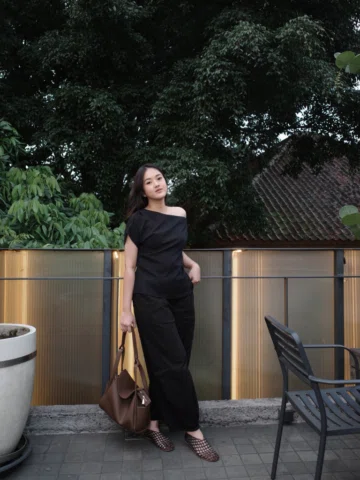 Today’s rhythm🪷

🎶🎶

bag: @kamiforkamu

••
top: @to.kart 
pants: @by.acloth 

