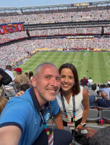 O tema é: era final de Copa do Mundo e eu saí tirando foto com um monte de gente