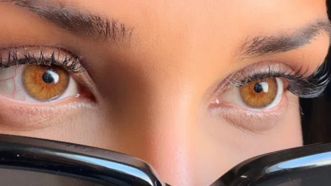 👀