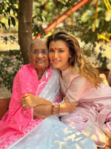 Aarav and his great grandmothers ❤️