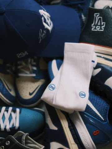 Crispy white socks are essential #pantone294 
#jordan