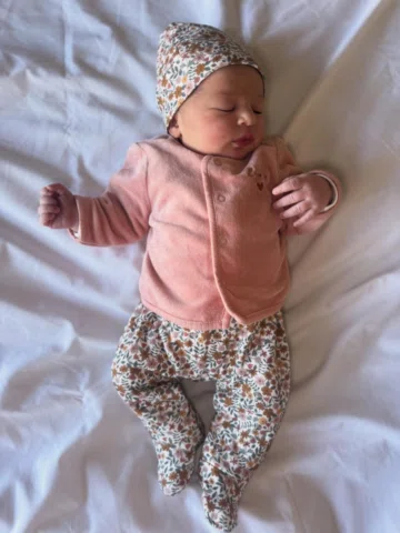 • BIENVENUE LÉONIE •

Léandro et Livia sont heureux de vous présenter leur petit