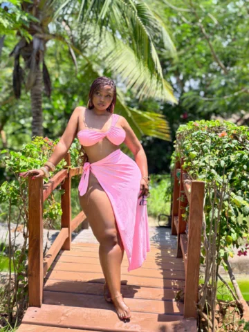 Sun On My Skin 🌞 @seductivehit On My Body 🤩✨ Paradise approved. 🌴💗