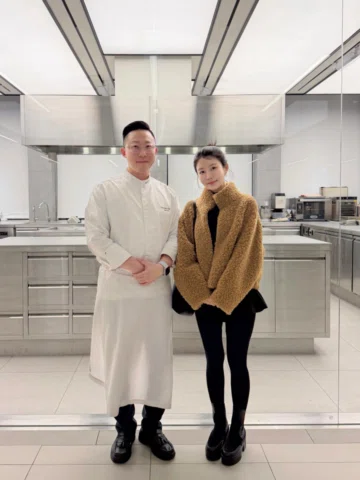 흑백요리사2 셰프님들이랑
찍은 사진 넘 소중해서 올려두기♥️
발 빠르게 예약해서 영상도 찍어 올려뒀으니
궁금한 레모나들은 유튭에서 봐주기!
참 