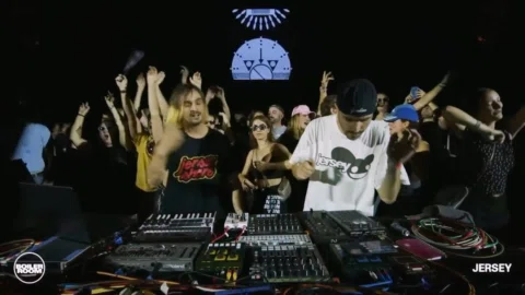 WARNING : you’re listening to Jersey. 100% LIVE, 0%FAKE