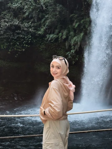 let it flow.

detail outfit @uniqloindonesia 
- Reversible Parka (Water-Repellen