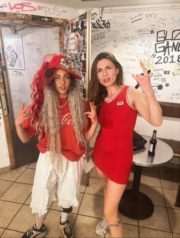 Mai oh mai #bestlife #dump #sick #feminist #rap 

Konzert und Bus photos von kön