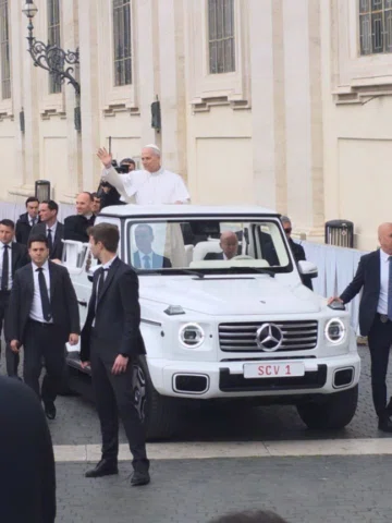 Roma. Hoy a las 8 de la mañana comenzó un recorrido hacia la Basílica de San Ped