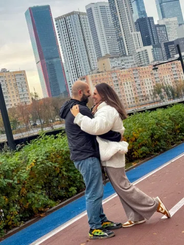 Когда вы почти 15 лет вместе, а он до сих пор смотрит на тебя с любовью ❤️
#исто
