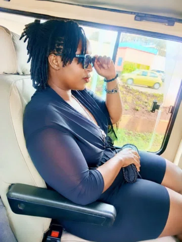 Helloh friday 🥰🥰they save lives
#napendanayokaa 
#thickie