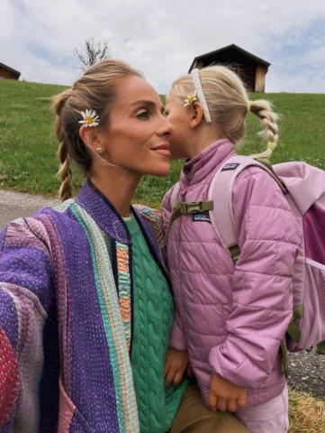 Happiness in a day 🌼 Our first foggy morning in Switzerland. The girls slept ti