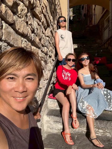 義大利的旅行
來到Como囉！！
這裡真的美到
每一個角落都像一幅畫～
我們在這裡找到最chill的時光
Chill到根本不想出門
沒有人想離開民宿😂😂
一