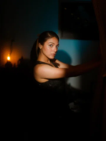 They can’t replicate this vibe 🖤
📸 @_therahulsharmaa_ 

#blackdress #photograp