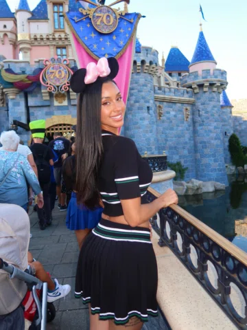 Disney day!!🥨🎠🎟️🐭🎀 @FashionNova 

Trendy Babe Sweater Mini Skirt Set - Blac