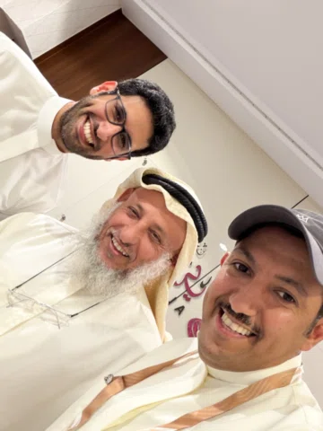 الشيخ عثمان الخميس مبتسماً 🕋🌙